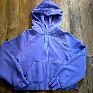 Women’s Lululemon sweatshirt